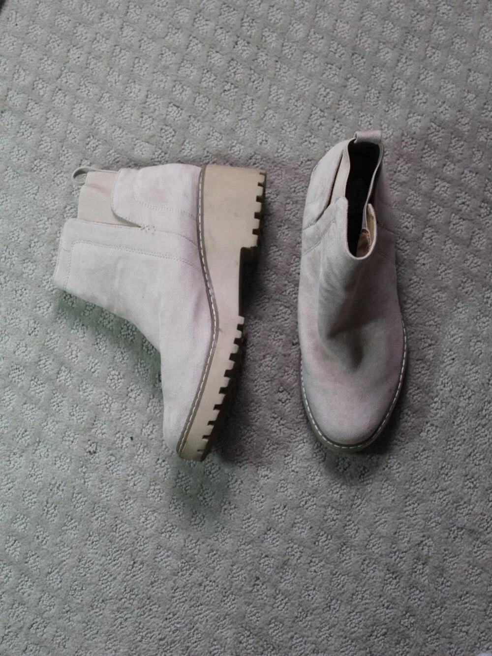 Dolce Vita Rielle Size 10 Beige Suede Lug Sole Ankle Boots
